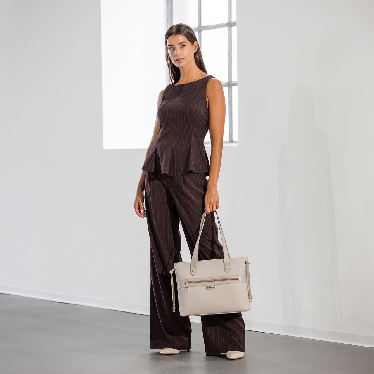 La Vie Shoulder Bags