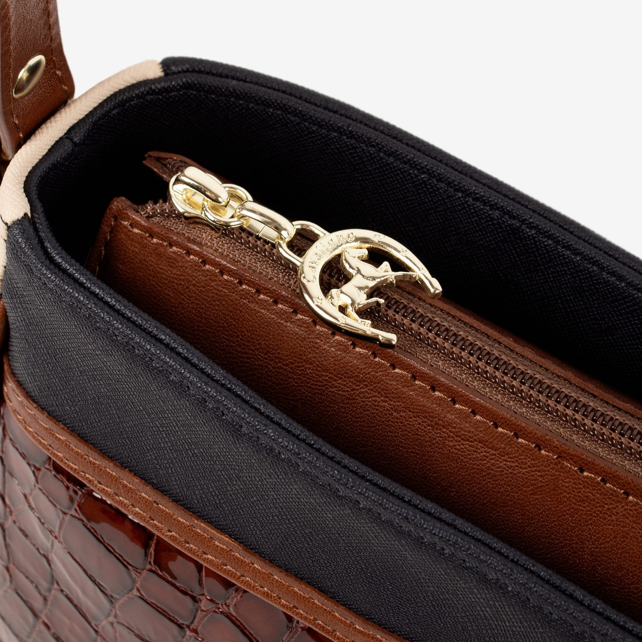 Ess�ncia Shoulder Bags